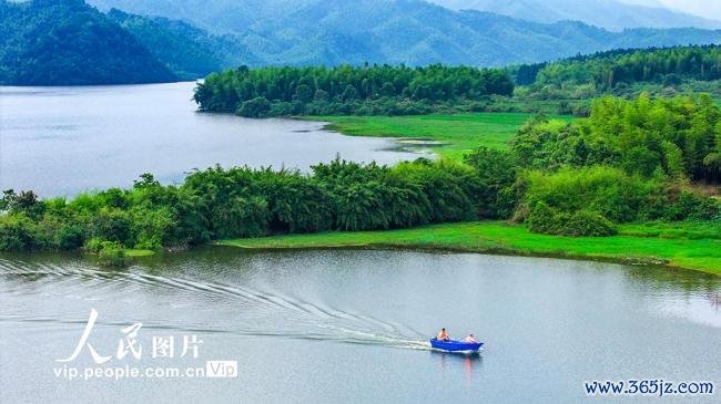 江西樟树：看管一泓碧水