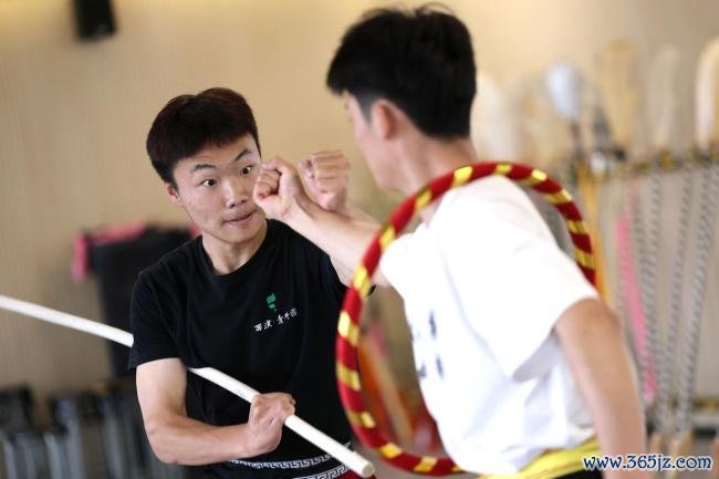 “主角”是如何真金不怕火成的——“一场戏”的台前幕后