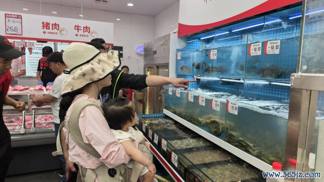 点亮上海品性糊口新坐标，钱大妈黄金城说念店持重开业
