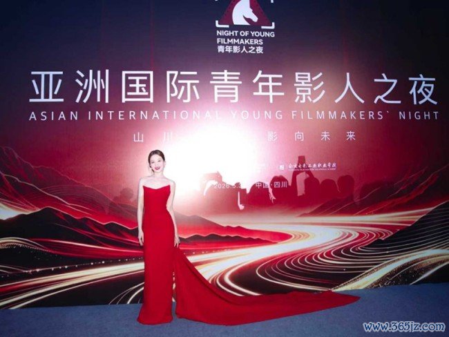 孙嘉璐出席亚洲海外后生影东谈主之夜 获最好女碎裂奖